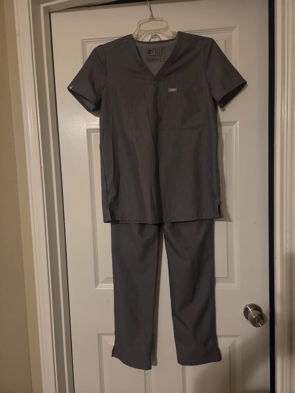 FIGS Xs  Graphite  Scrub Set - Classic V-Neck Top & Pants